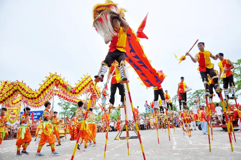 Trò chơi cà kheo mang lại nhiều ý nghĩa tích cực