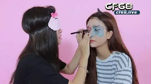 Trò chơi bịt mắt makeup