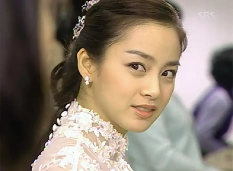 Diễn viên kim tae hee - công chúa ngủ trong rừng