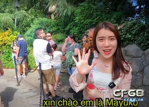 Mayuko với vẻ ngoài xinh đẹp dịu dàng