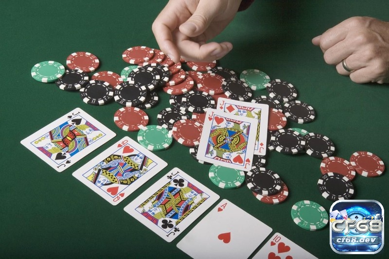 Poker là một trò chơi bài quốc tế phổ biến, kết hợp tính toán và tâm lý để giành chiến thắng.